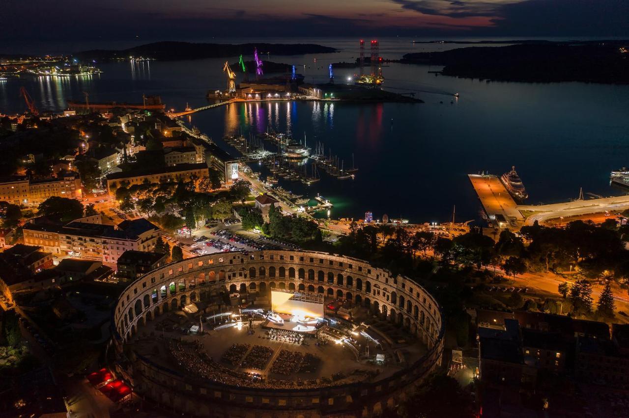Mimoza Old Town Pula Apartments Екстериор снимка