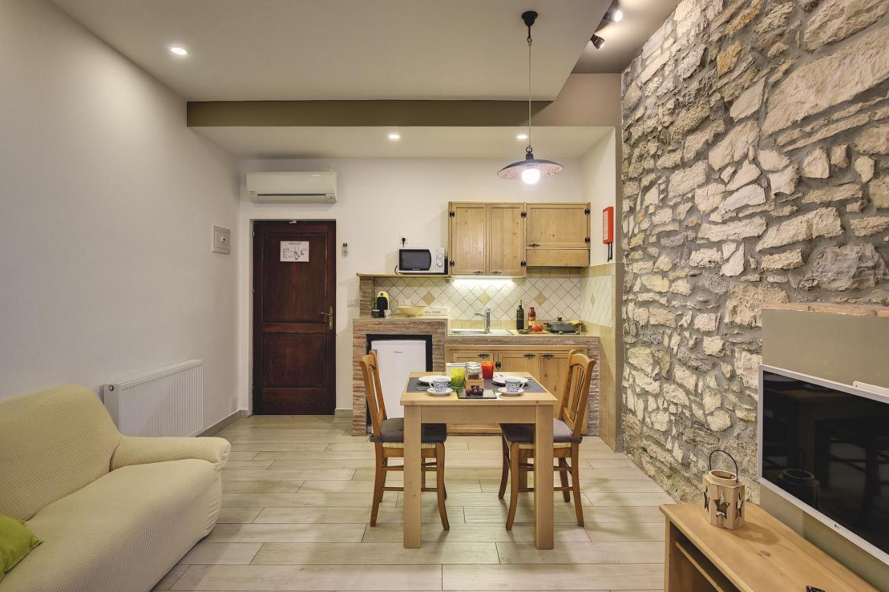 Mimoza Old Town Pula Apartments Екстериор снимка