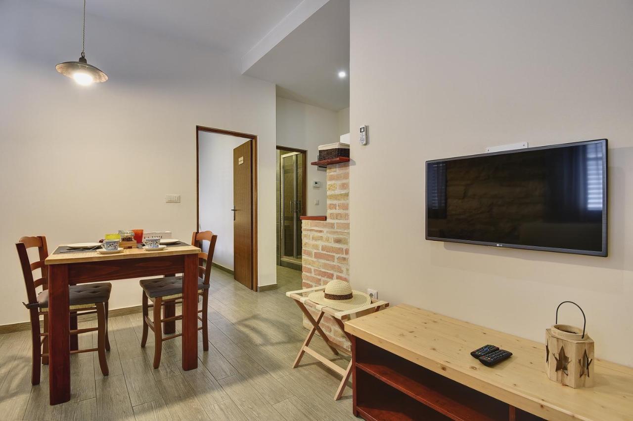 Mimoza Old Town Pula Apartments Екстериор снимка