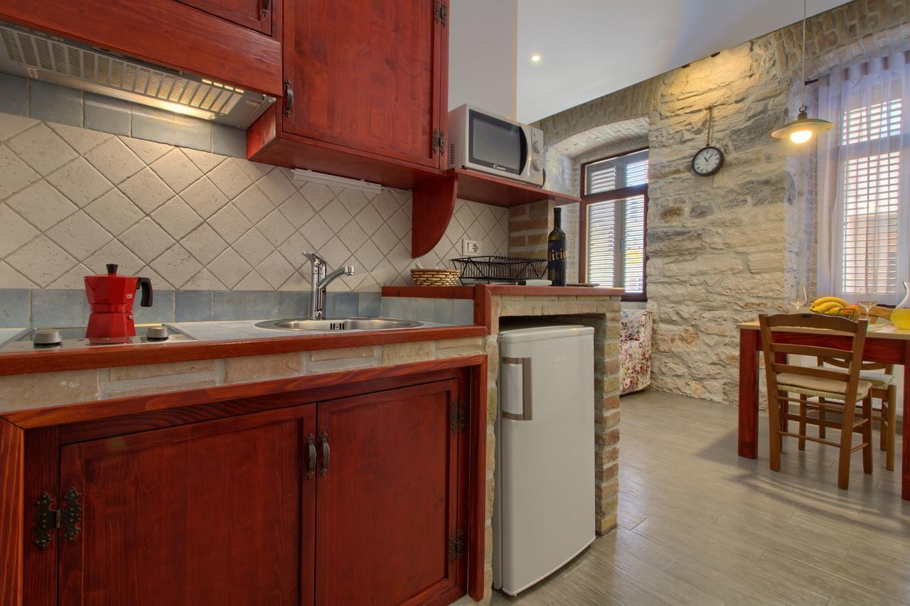 Mimoza Old Town Pula Apartments Екстериор снимка
